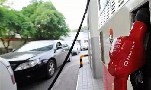 油价5块多是哪一年-4和5块油价是什么时候开始的